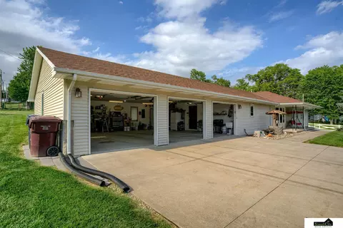 808 Eldora Ave, Weeping Water, NE 68463 photo 2