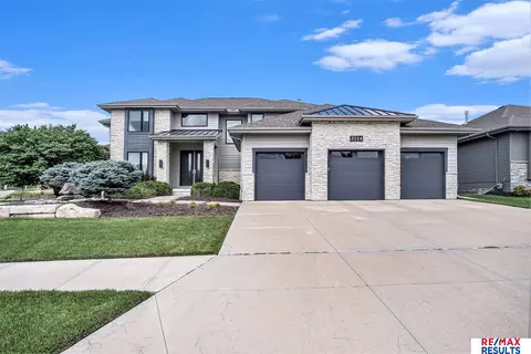 2114 S 209 St, Elkhorn, NE 68022