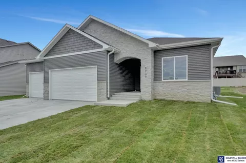 8739 S 80 St, Lincoln, NE 68516