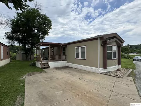 3701 Mckinley St #2B, Omaha, NE 68112