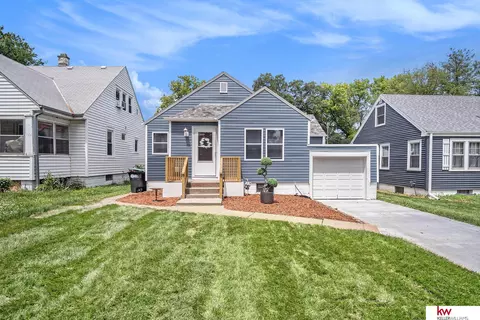 2738 Iowa St, Omaha, NE 68112
