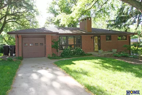 1850 Twin Ridge Rd, Lincoln, NE 68506