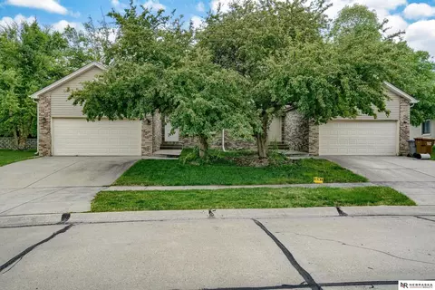 916 Newport Blvd, Lincoln, NE 68521