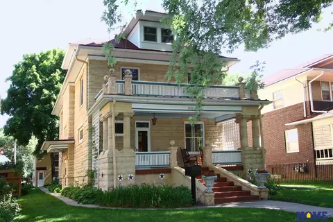 1962 A St, Lincoln, NE 68502