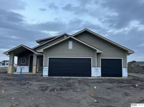 28530 Jessie Cir, Valley, NE 68064