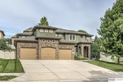 10166 Margo St, La Vista, NE 68128