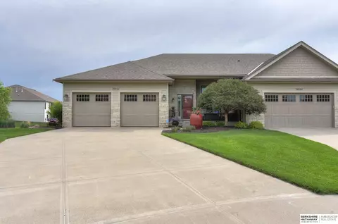 15654 Jessie Cir, Omaha, NE 68116