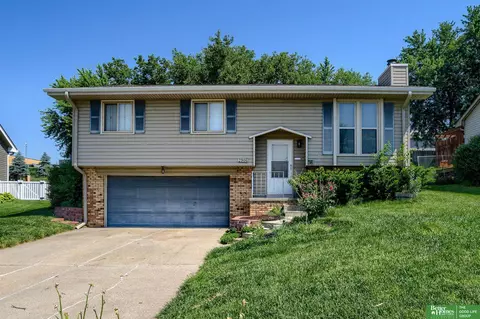 2906 Jack Pine St, Bellevue, NE 68123