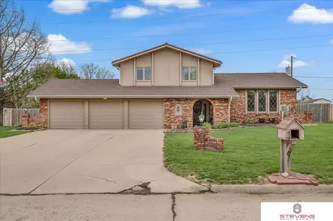 4825 Eastridge Dr, Omaha, NE 68134