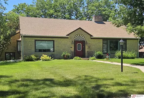 803 N 7th St, Beatrice, NE 68310
