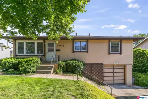 7806 Pasadena Ave, Omaha, NE 68124