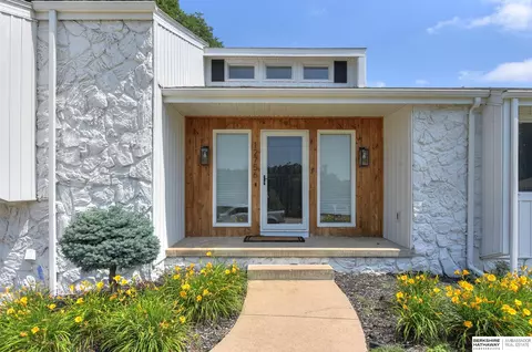 12756 Nicholas St, Omaha, NE 68154