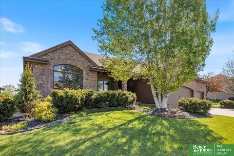 7531 Legacy St, Papillion, NE 68046