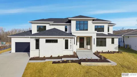22742 Sanctuary Ridge Dr, Elkhorn, NE 68022