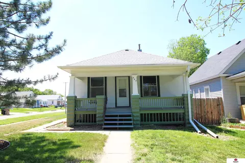 747 S 1 St, Lincoln, NE 68508
