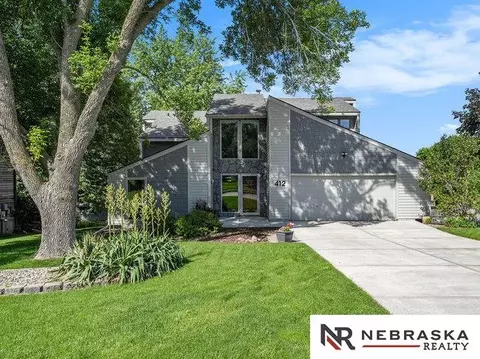 412 S 152nd Cir, Omaha, NE 68154