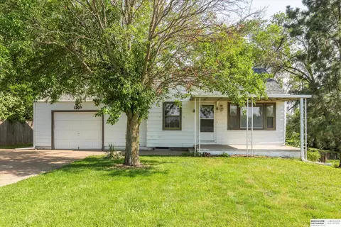 1203 Kasper St, Bellevue, NE 68147