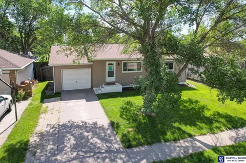 3724 Paxton Dr, Lincoln, NE 68521