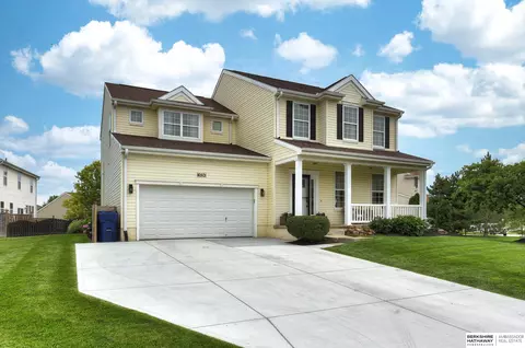 16501 Loop St, Omaha, NE 68136