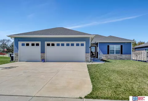 9635 S 71st St, Lincoln, NE 68516