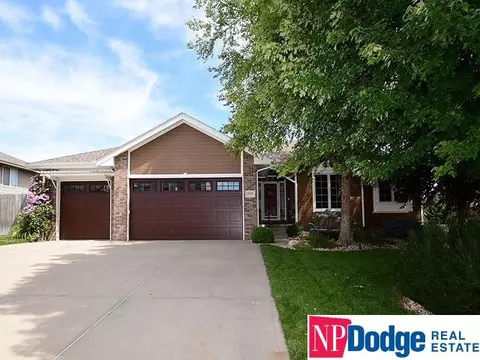 19506 Cleveland St, Elkhorn, NE 68022