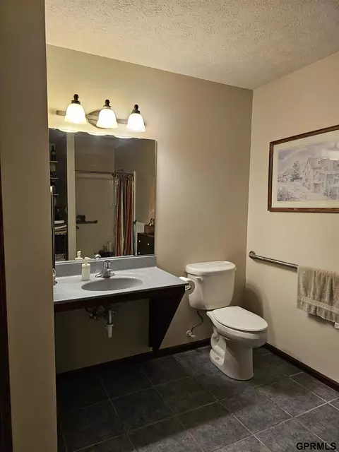 Bath - 606 S 25th St S, Beatrice, NE 68310 photo 1 of 2