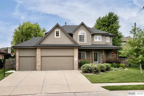 18813 Lillian St, Omaha, NE 68136