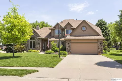 8912 N 56th Avenue Cir, Omaha, NE 68152