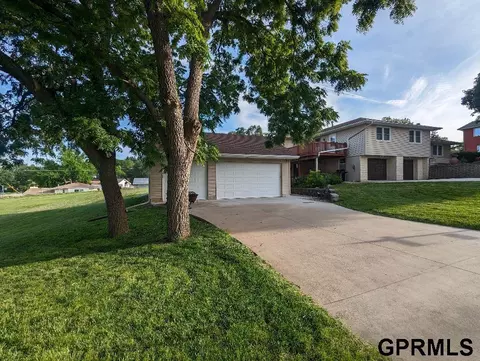 2527 Rose Lane Rd, Bellevue, NE 68147
