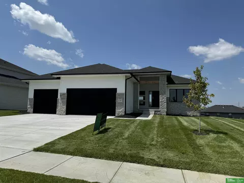 12108 S 109th St, Papillion, NE 68046