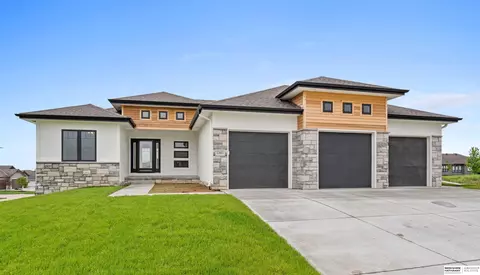 12603 S 78 Ave, Papillion, NE 68046