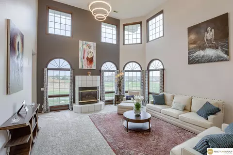 1909 Old Gaelic Cir, Bellevue, NE 68123