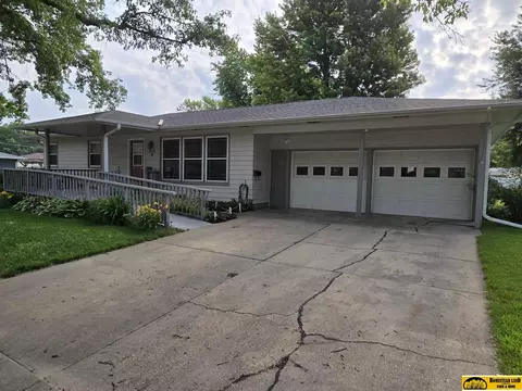 910 N 18th St, Beatrice, NE 68310