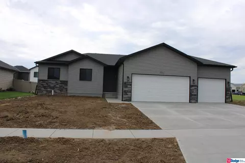 5811 SW 8th St, Lincoln, NE 68523