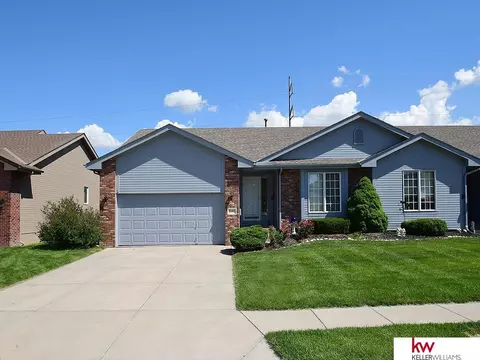 15418 Parker St, Omaha, NE 68154