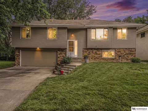 8702 Monroe St, Omaha, NE 68127