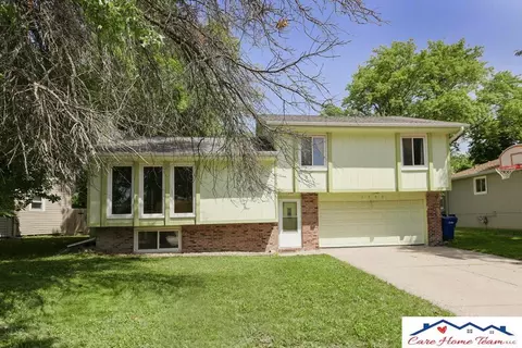 3730 Leawood Dr, Bellevue, NE 68123