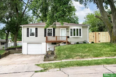 7537 Olive Ave, La Vista, NE 68128