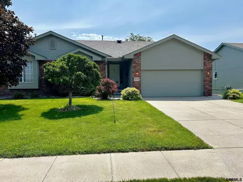 11703 Bayview Dr, Papillion, NE 68133