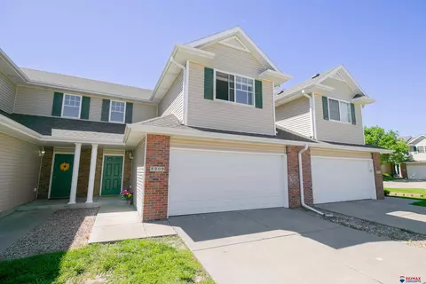 8909 Sicily Ln, Lincoln, NE 68526