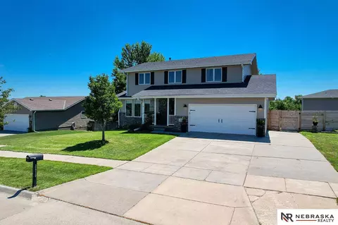 2610 NW Dahlia Dr, Lincoln, NE 68524