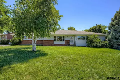 1221 Robin Dr, Bellevue, NE 68005
