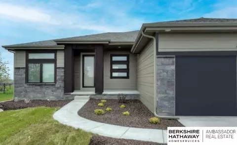17658 Potter St, Bennington, NE 68007