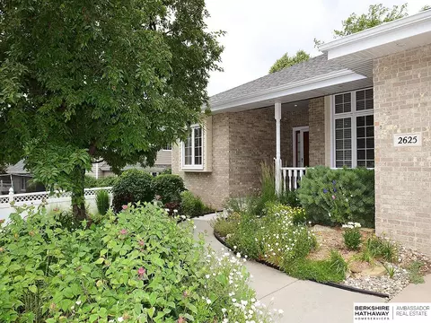 2625 Devoe Dr, Lincoln, NE 68506