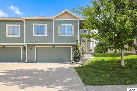 16206 Browne St, Omaha, NE 68116
