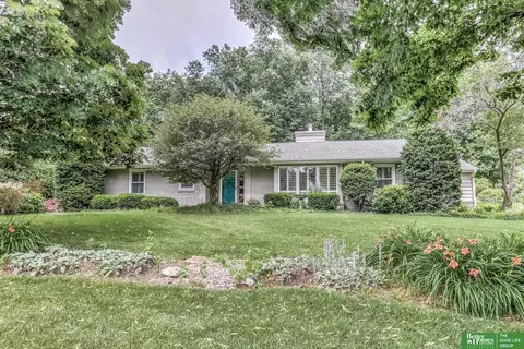 1130 Loveland Dr, Omaha, NE 68124