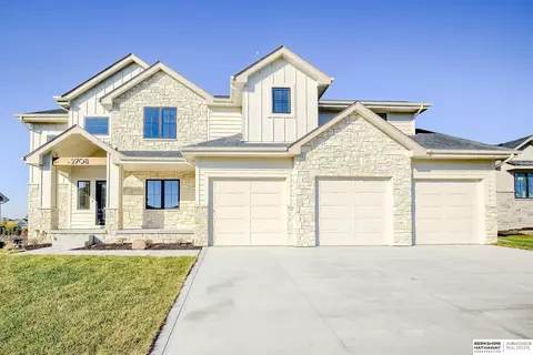 2708 N 182nd St, Elkhorn, NE 68022