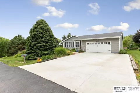4757 Crestview Dr, Blair, NE 68008