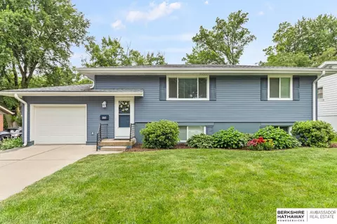13517 Kingswood Dr, Omaha, NE 68144