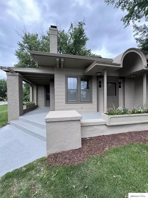 2370 Fontenelle Blvd, Omaha, NE 68104